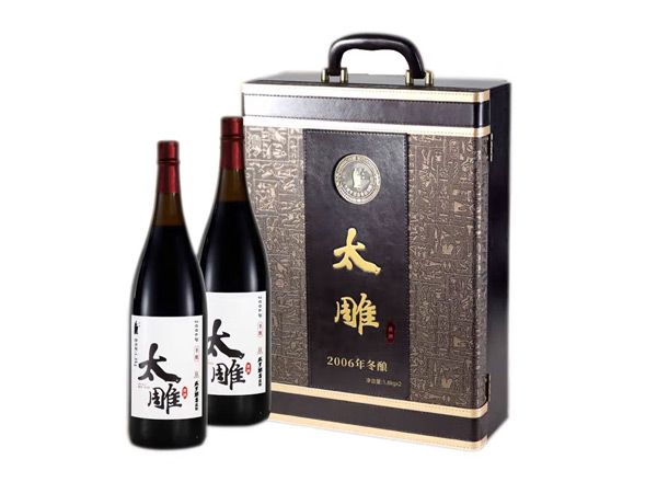 泸州回收太雕黄酒咸亨酒店太雕黄酒2006年冬酿1.8KG*2礼盒装绍兴黄酒